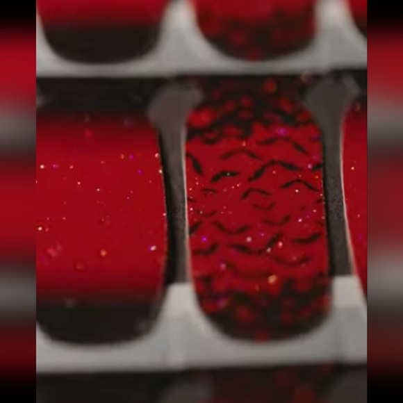 Color Street Nails Halloween 2022 Collection 5 of 7 in this closet! - Picture 6 of 7